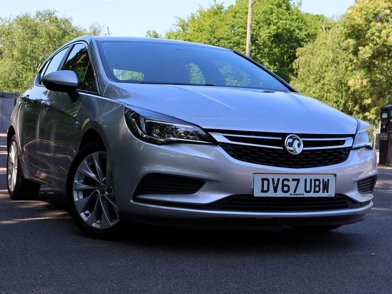 Silver Used 2017 Vauxhall Astra Design Edition Hatchback | £7,900 (Fair price) - Image 1/4