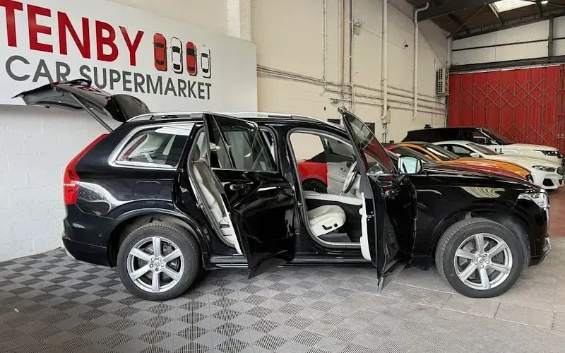 Used Volvo XC90 Momentum 407 HP (299 kW) 2016 Black SUV