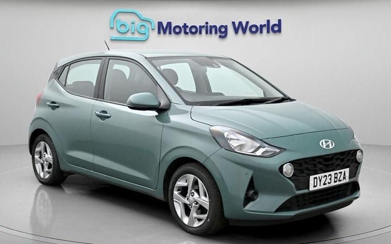 Used Hyundai i10 SE 67 HP (49 kW) 2023 Green Hatchback