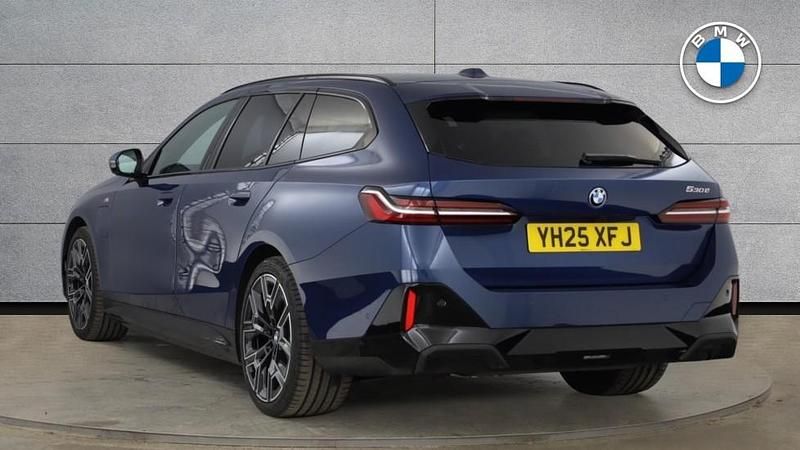 Used BMW 530e M Sport 295 HP (216 kW) 2025 Blue Estate