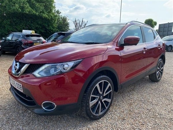 Red Used 2015 Nissan Qashqai S SUV | £6,695 (A bit pricey) - Image 1/1