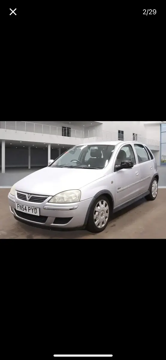 Używany Vauxhall Corsa Design Edition 2004 Srebrny Hatchback