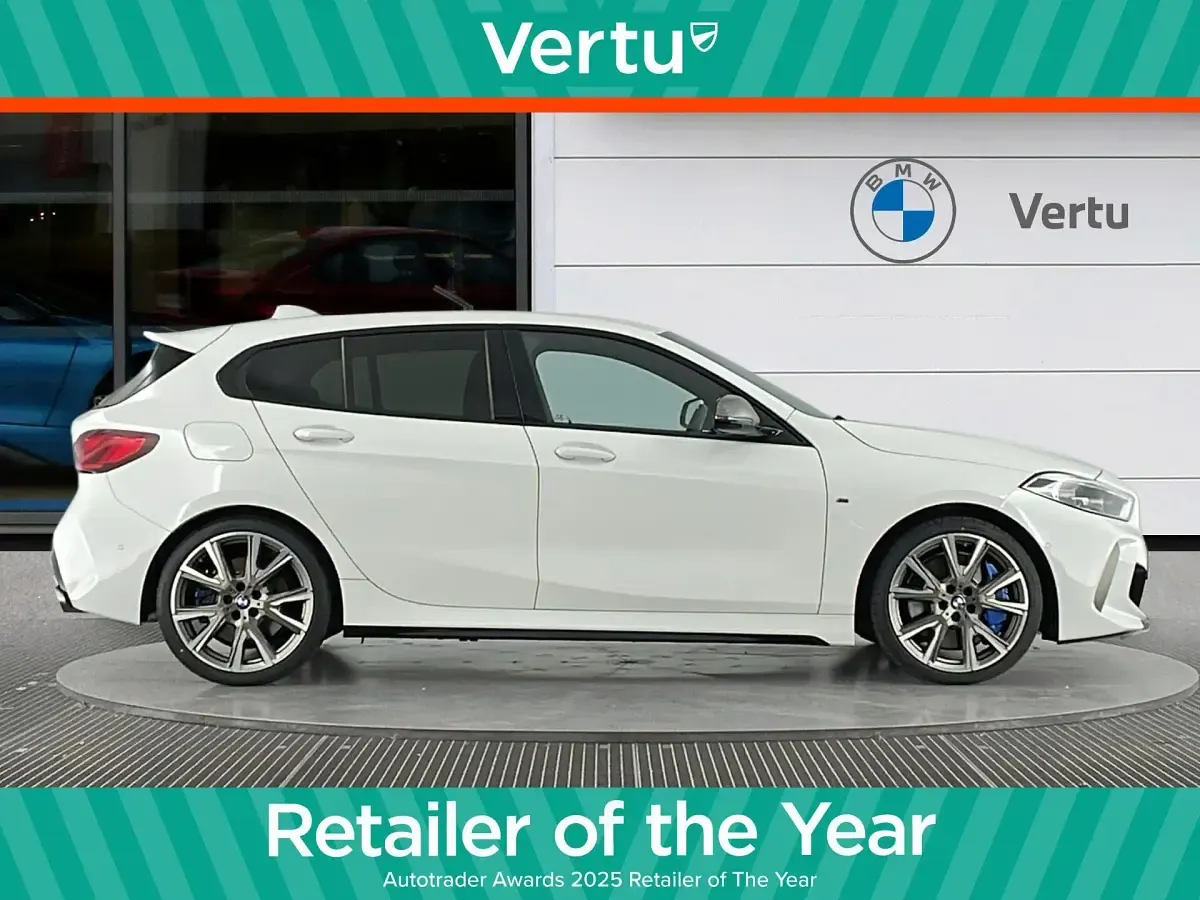 Usado BMW M135 Comfort Edition 306 CV (225 kW) 2021 Blanco Utilitario
