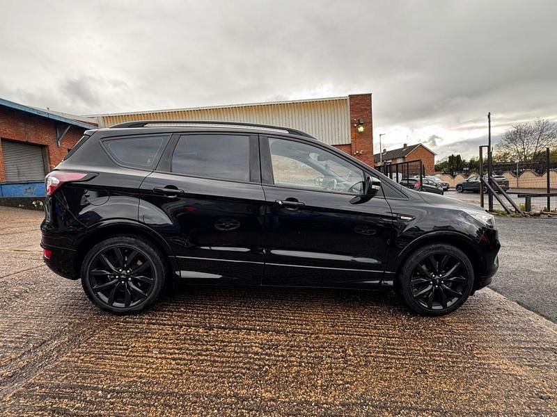 Usado Ford Kuga ST-Line 150 HP (110 kW) 2017 Preto SUV