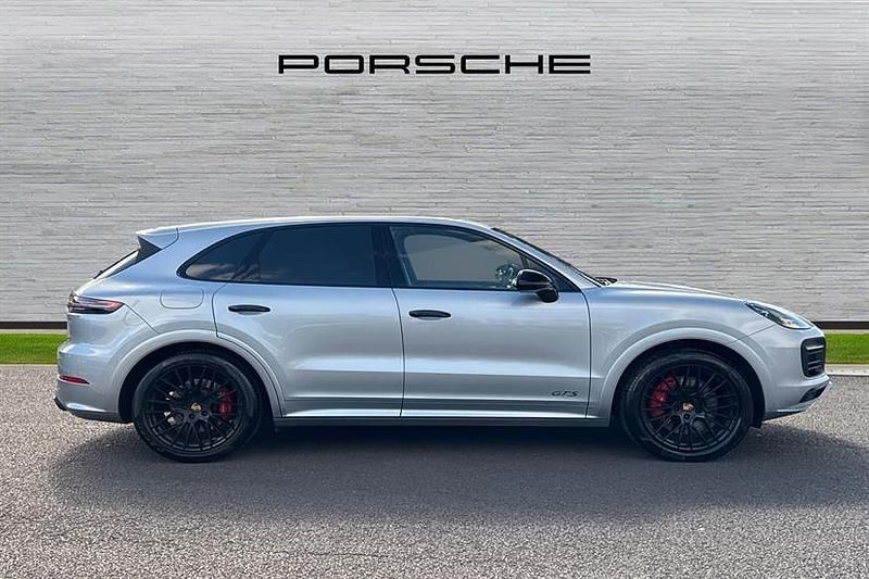 Usado Porsche Cayenne GTS 460 HP (338 kW) 2023 Prateado SUV