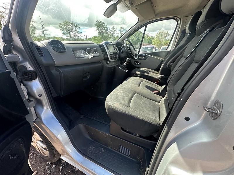 Used Renault Trafic 2019 Silver MPV