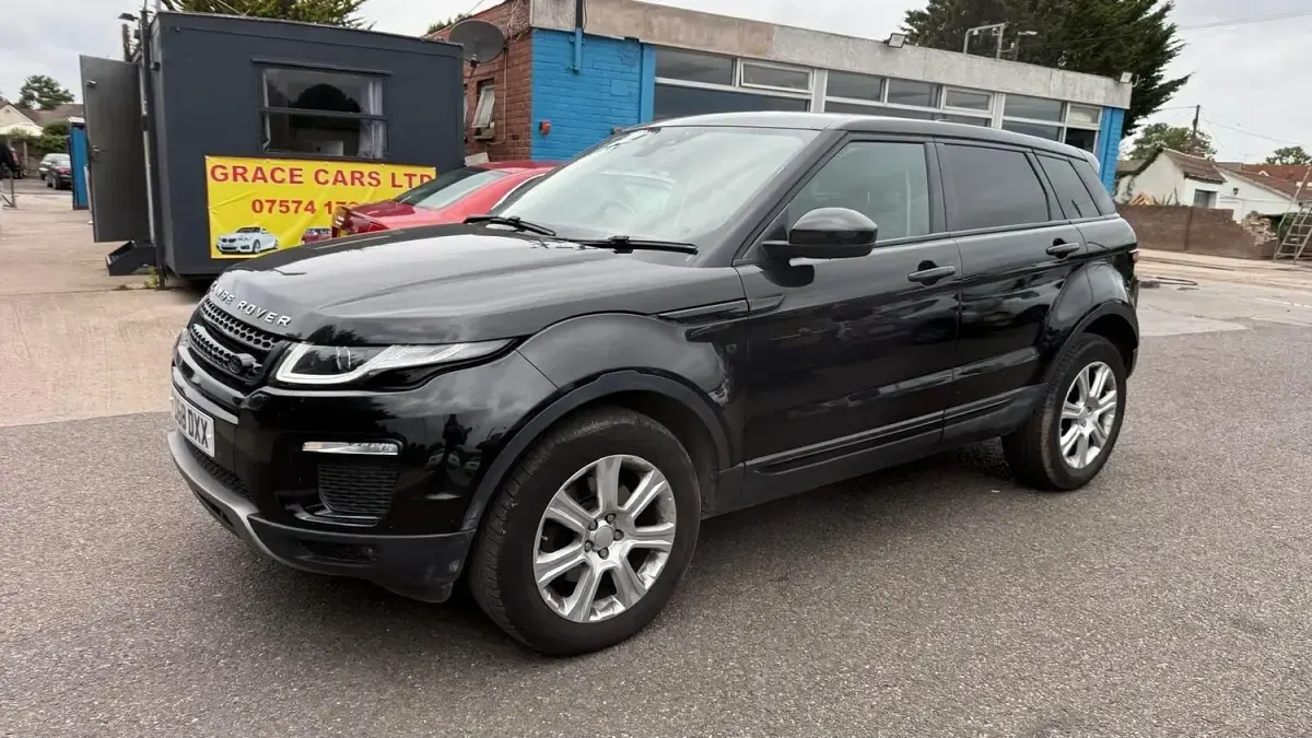 Used Land Rover Range Rover evoque SE 2018 Black Estate