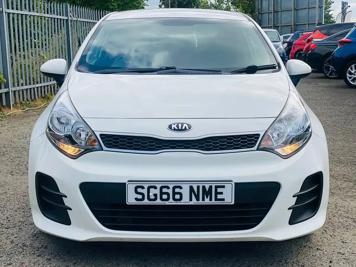 Used Kia Rio 84 HP (61 kW) 2016 White Hatchback