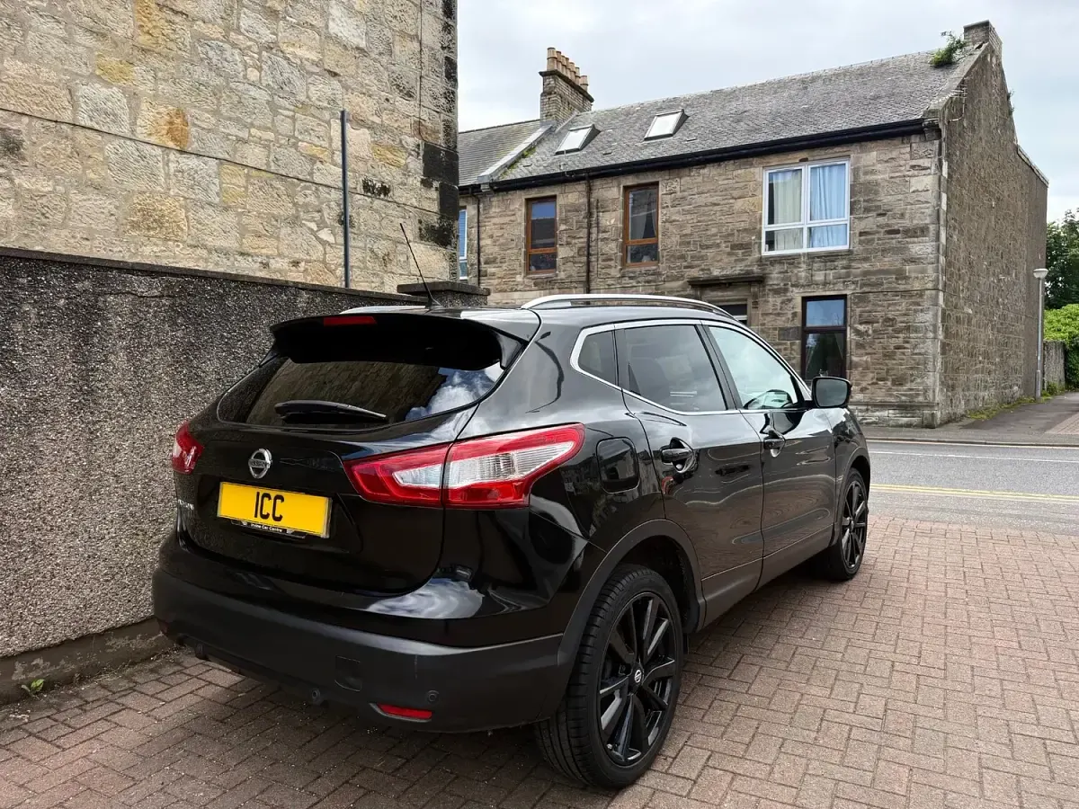 Used Nissan Qashqai Tekna 110 HP (80 kW) 2016 Black SUV