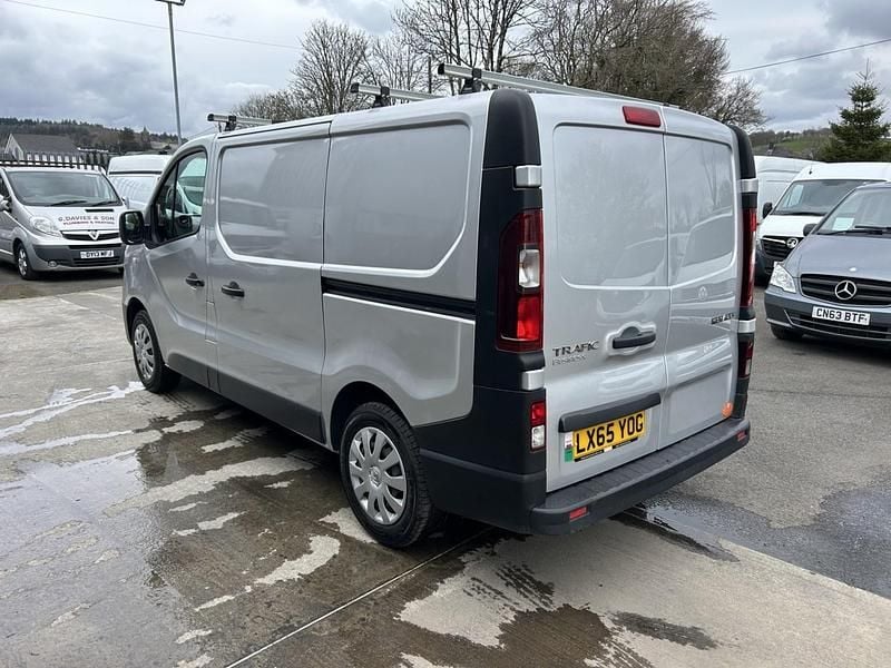 Używany Renault Trafic Business 115 KM (84 kW) 2015 Srebrny Minivan