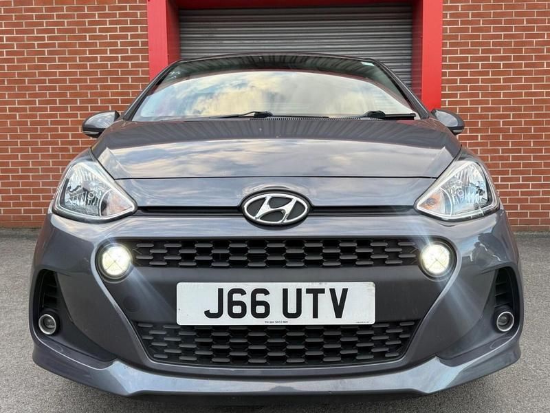 Usado Hyundai i10 Premium 83 HP (61 kW) 2017 Cinzento Citadino