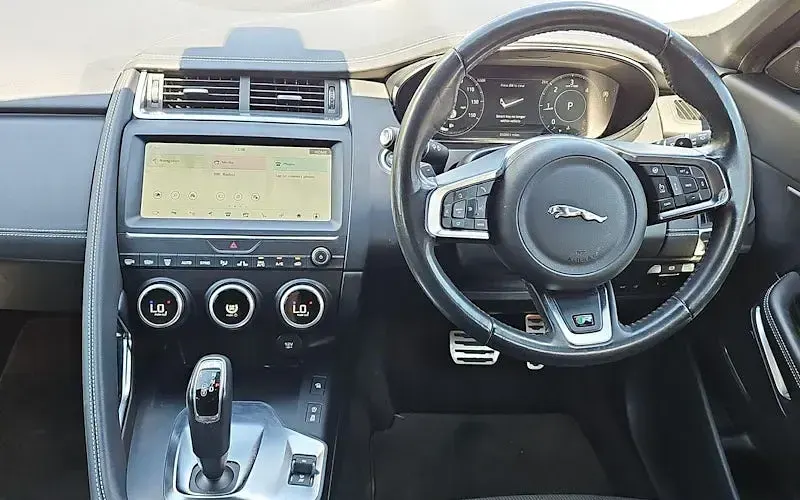 Used Jaguar E-Pace R-Dynamic 179 HP (131 kW) 2019 Red SUV