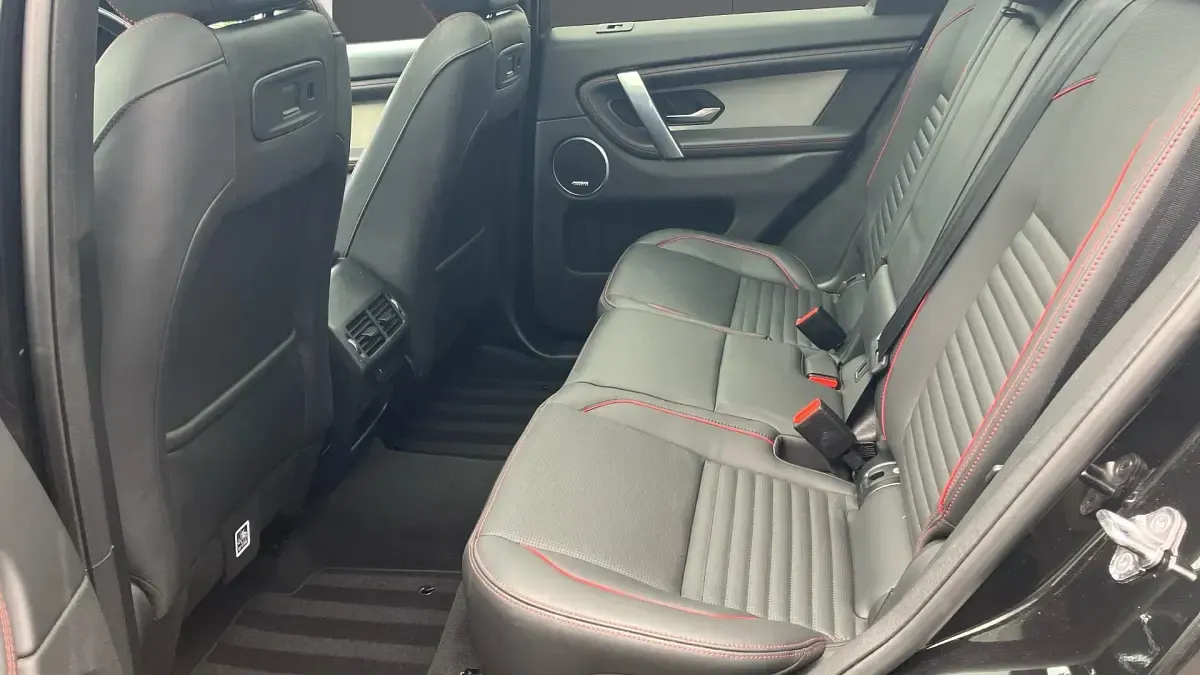 Used Land Rover Discovery 5 HSE Dynamic 309 HP (227 kW) 2022 Santorini black SUV