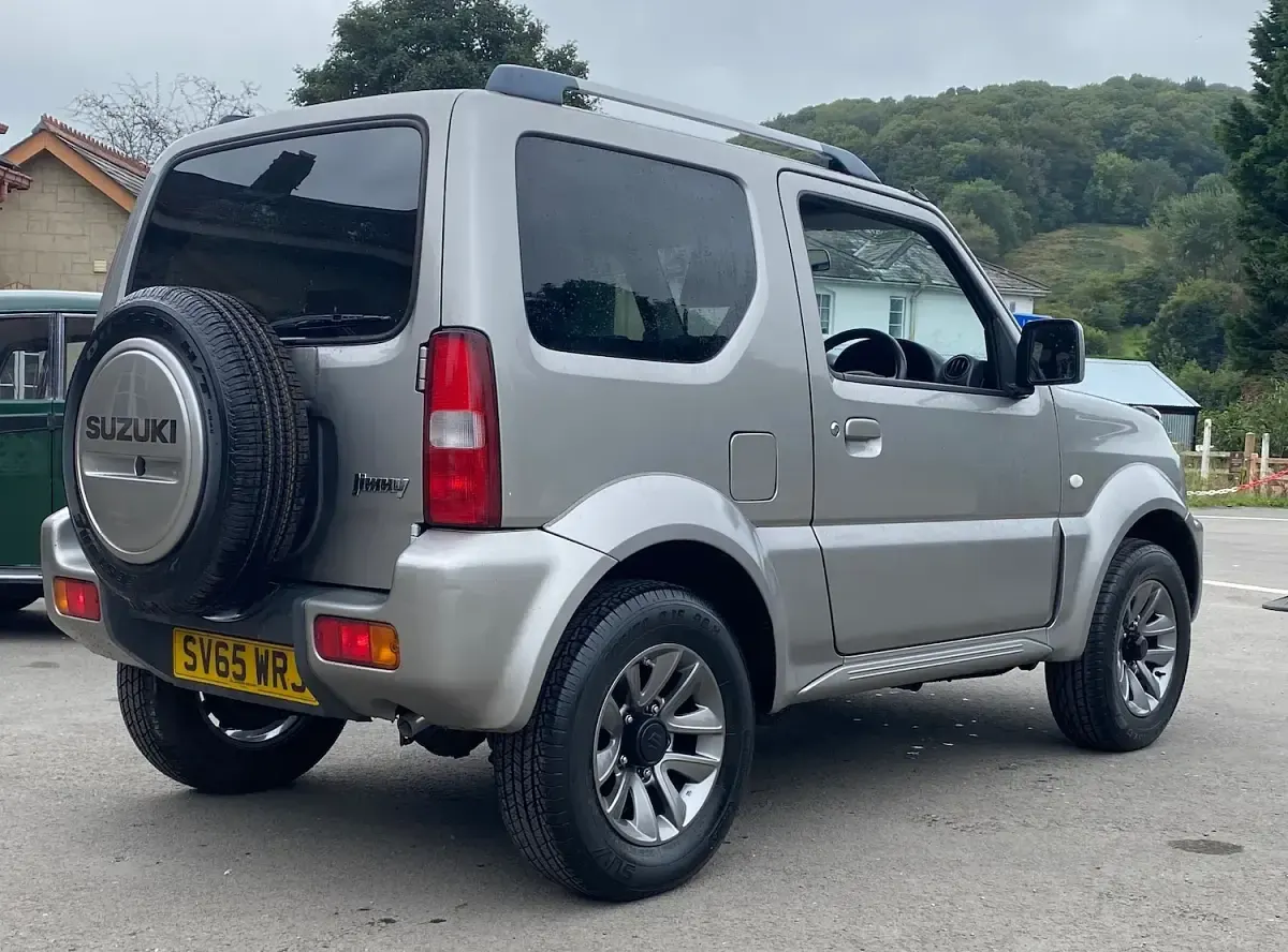 Used Suzuki Jimny SZ4 85 HP (62 kW) 2015 Silver SUV