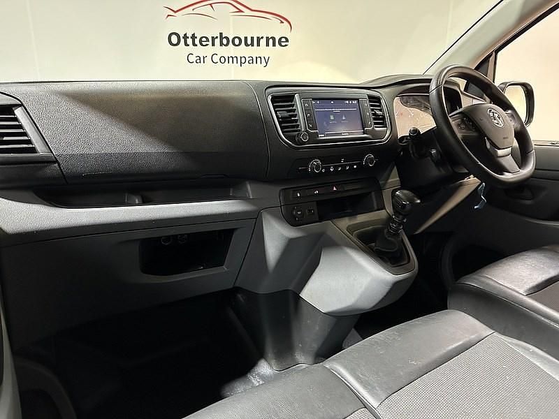 Used Vauxhall Vivaro Sportive 100 HP (73 kW) 2021 White MPV