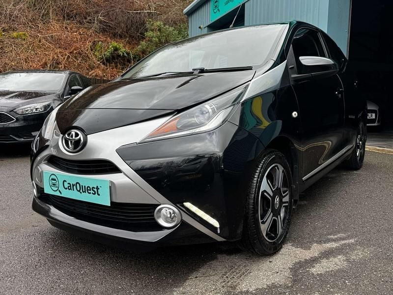 Used Toyota Aygo X-clusiv 69 HP (50 kW) 2015 Black Hatchback