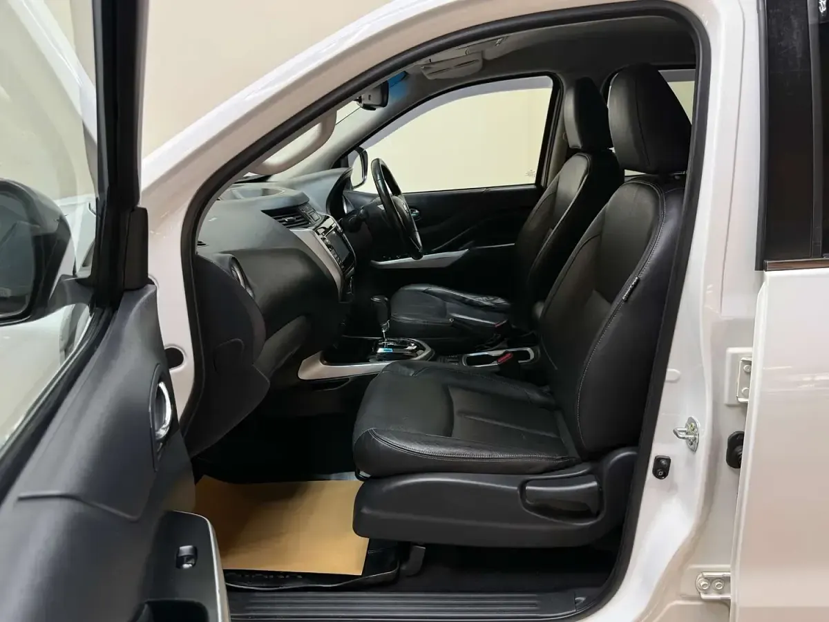 Used Nissan Navara Tekna 190 HP (139 kW) 2017 White Pickup