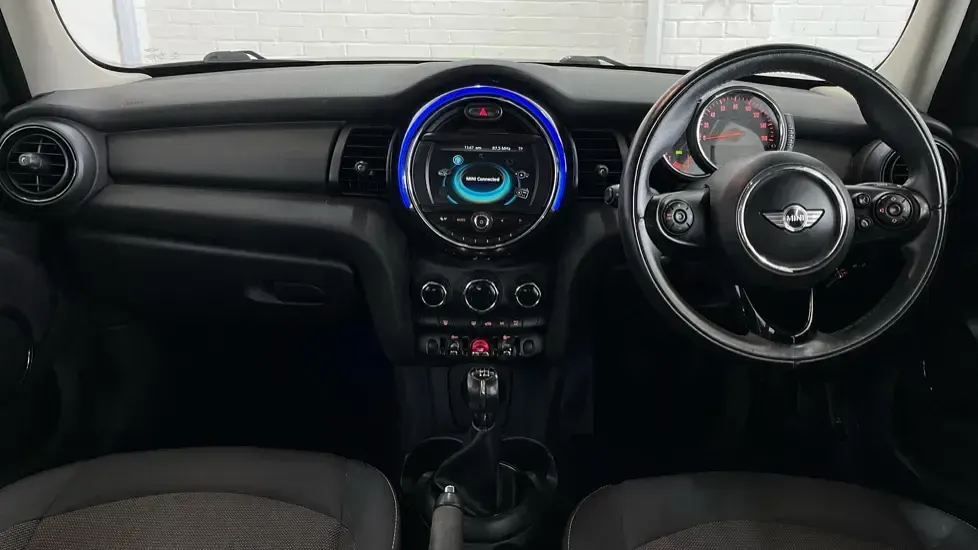 Begagnad Mini ONE Hatch 102 HK (75 kW) 2017 Svart Halvkombi