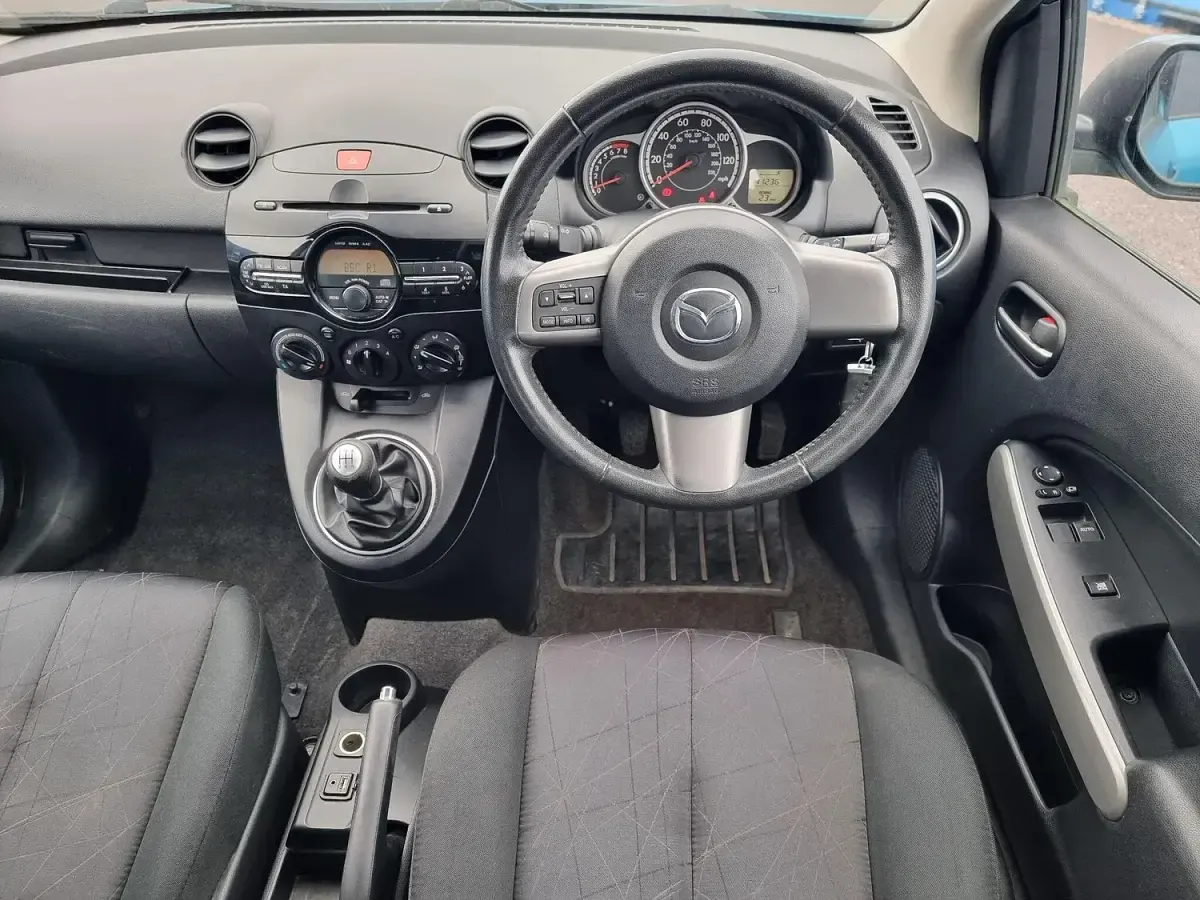 Used Mazda 2 82 HP (60 kW) 2012 Blue Hatchback
