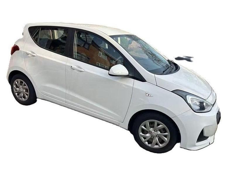 Used Hyundai i10 SE 87 HP (63 kW) 2018 White Hatchback