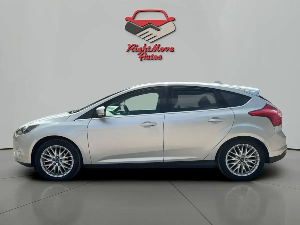 Used Ford Focus Zetec 125 HP (91 kW) 2011 Silver Hatchback