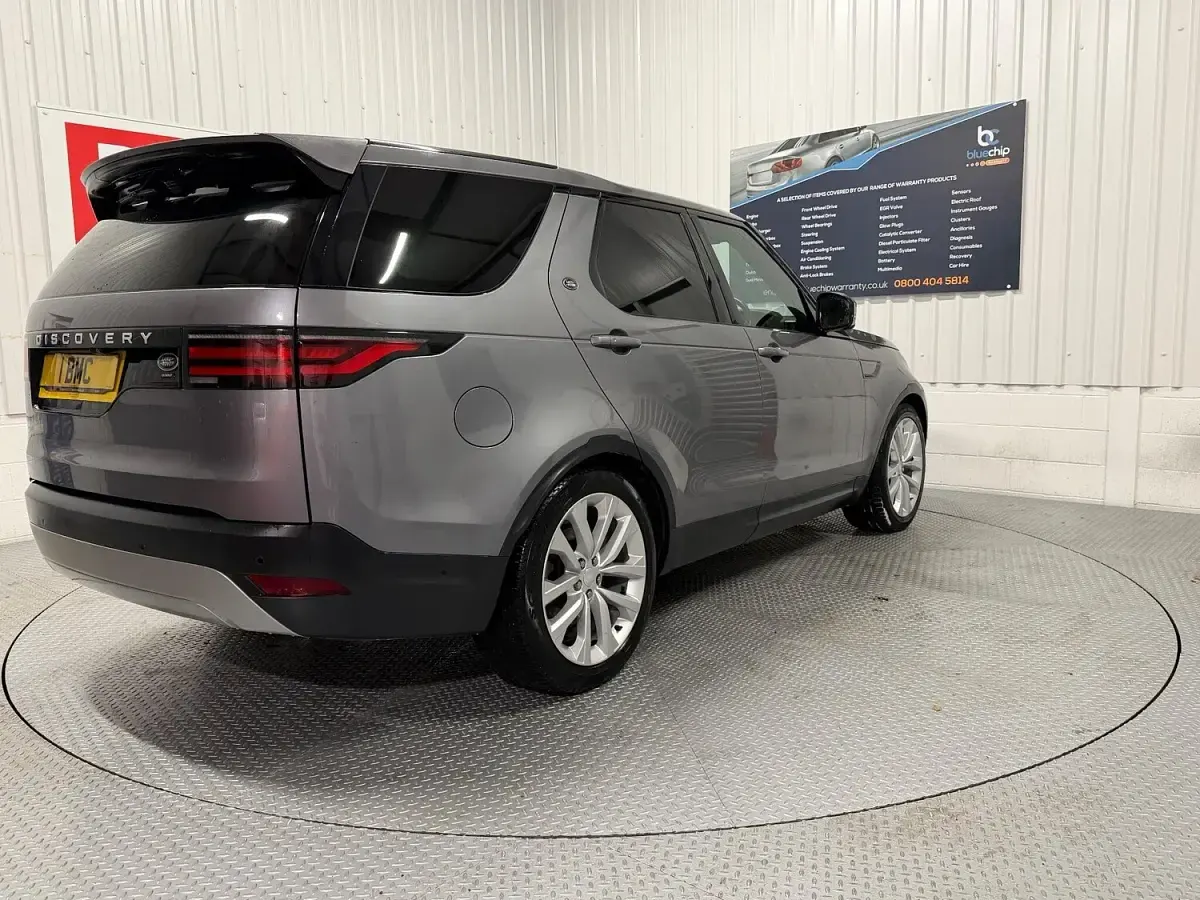 Używany Land Rover Discovery 5 SE 2021 Szary SUV