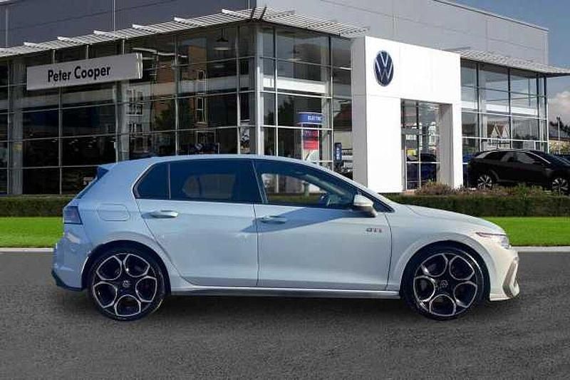 Used VW Golf VIII GTI 265 HP (194 kW) 2025 Blue Hatchback