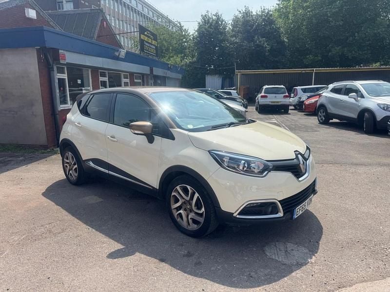 White Used 2015 Renault Captur Iconic SUV | £5,399 (Fair price) - Image 1/4