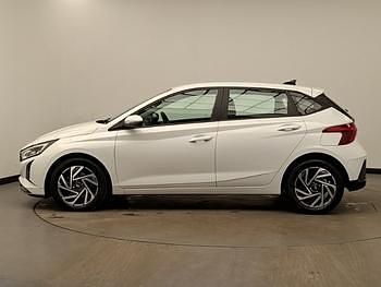 Used Hyundai i20 Advanced 100 HP (73 kW) 2024 White Hatchback