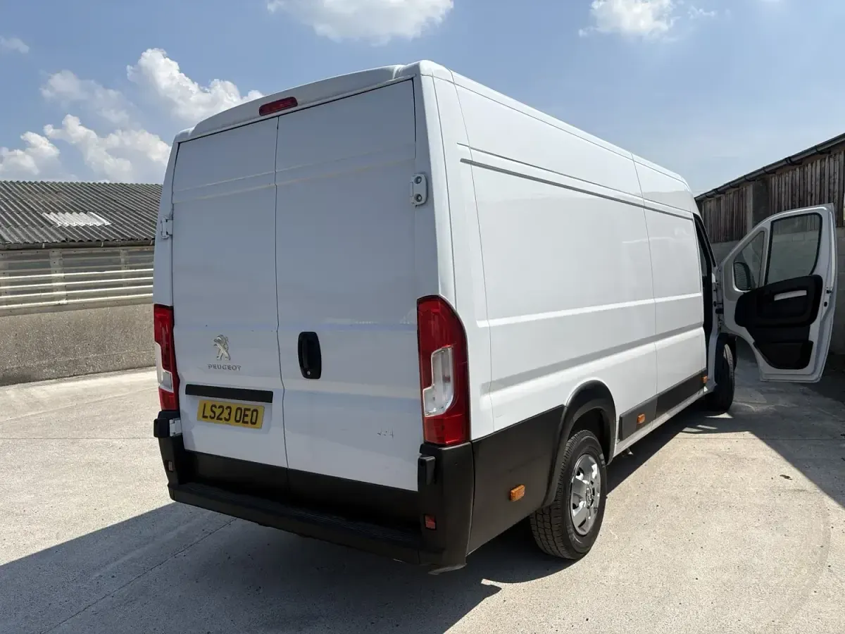 Used Peugeot Boxer S 140 HP (102 kW) 2023 White Van
