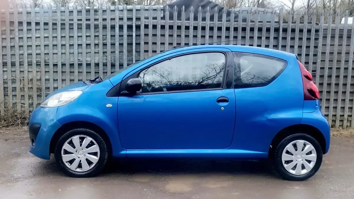 Used Peugeot 107 Access 68 HP (50 kW) 2013 Blue Hatchback