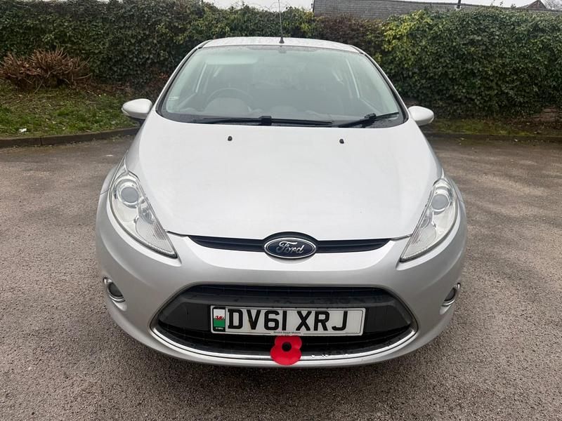 Used Ford Fiesta Zetec 82 HP (60 kW) 2011 Silver Hatchback