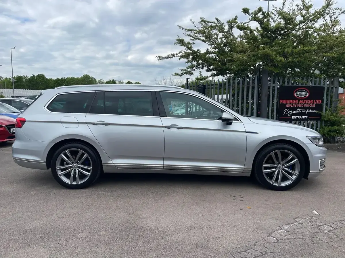 Used VW Passat GTE 218 HP (160 kW) 2016 Silver Estate