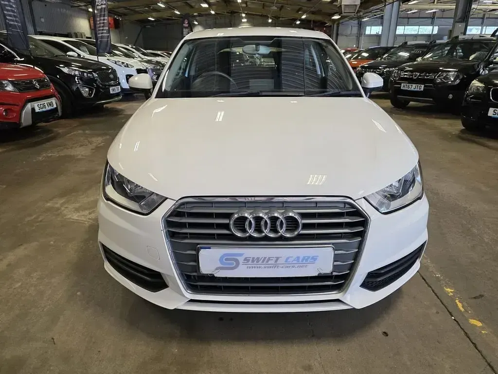Used Audi A1 Design 95 HP (69 kW) 2017 White Hatchback