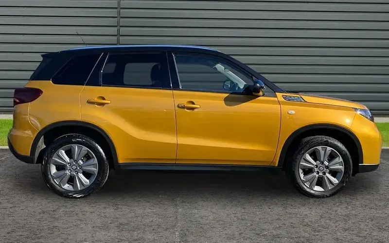 Second-hand Suzuki Vitara 129 CP (94 kW) 2025 Galben SUV