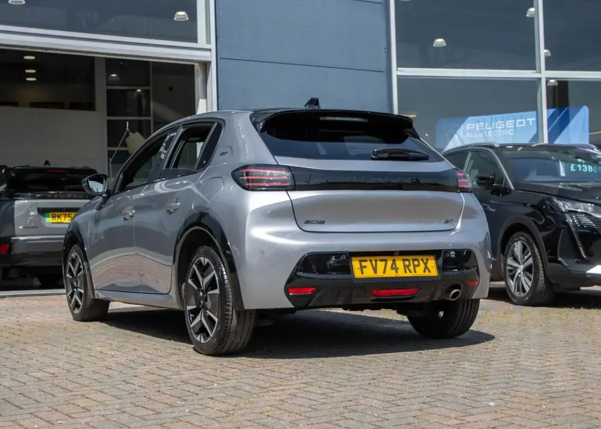 Used Peugeot 208 GT 99 HP (72 kW) 2024 Grey Hatchback