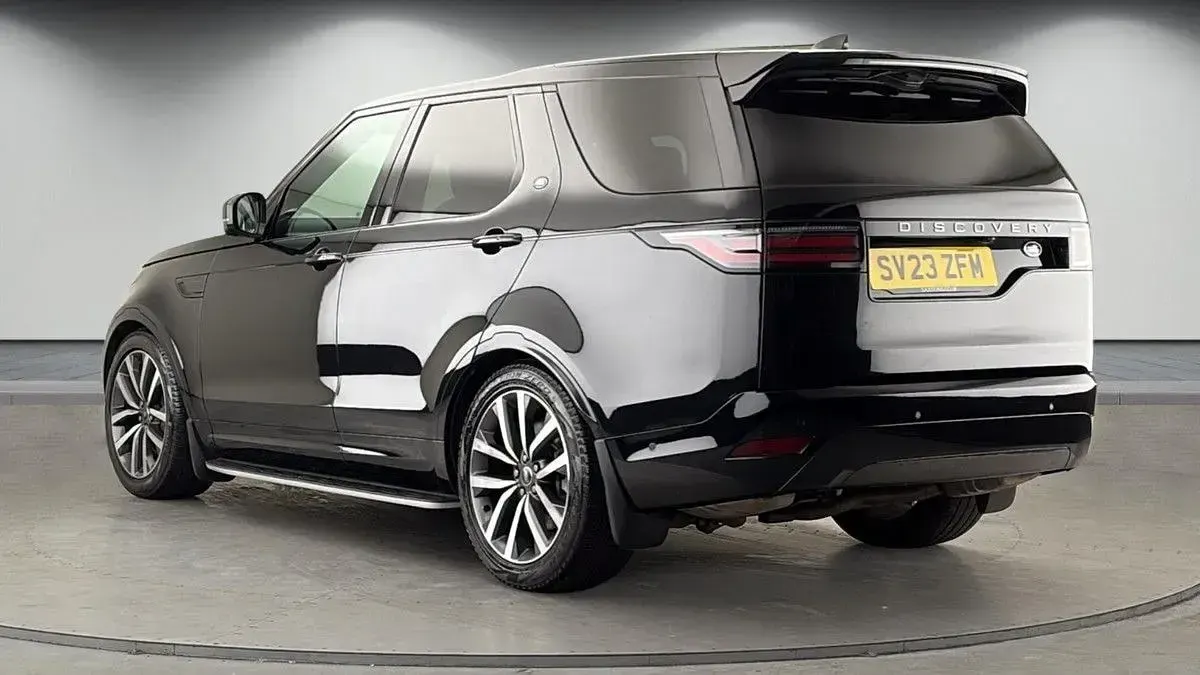 Usado Land Rover Discovery 5 SE Dynamic 360 CV (264 kW) 2023 Negro SUV