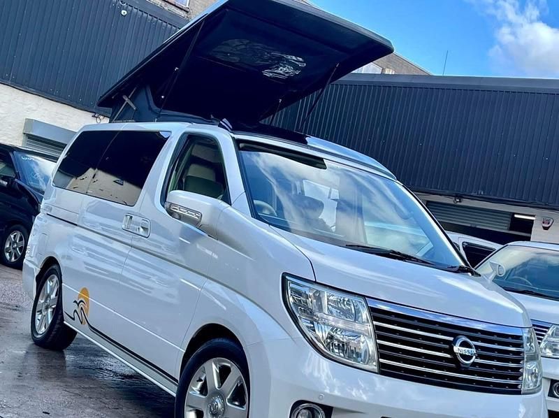 White Used 2008 Nissan Elgrand MPV | £19,750 - Image 1/4