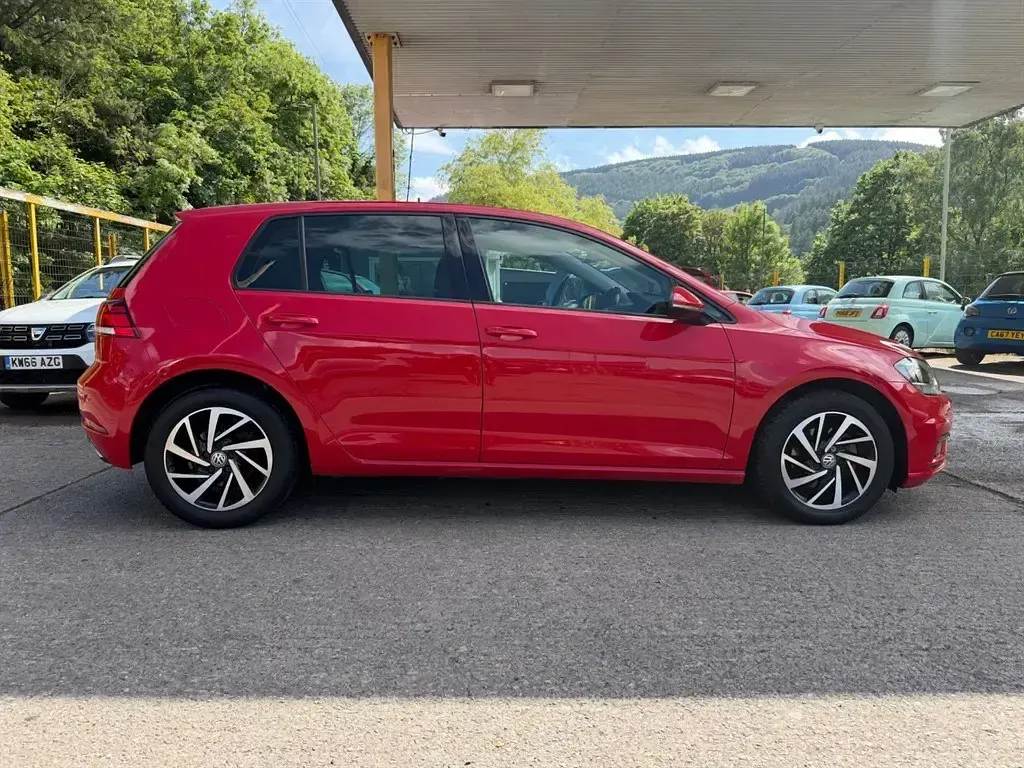Used VW Golf VII Match 115 HP (84 kW) 2019 Red Hatchback