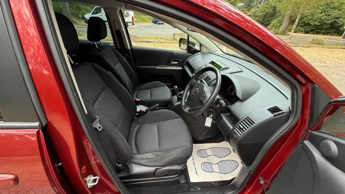 Used Mazda 5 Inclusive 146 HP (107 kW) 2008 Red MPV