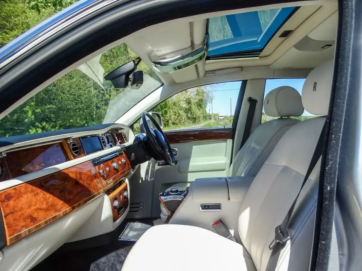 Usado Rolls Royce Phantom 460 HP (338 kW) 2013 Prateado Sedan