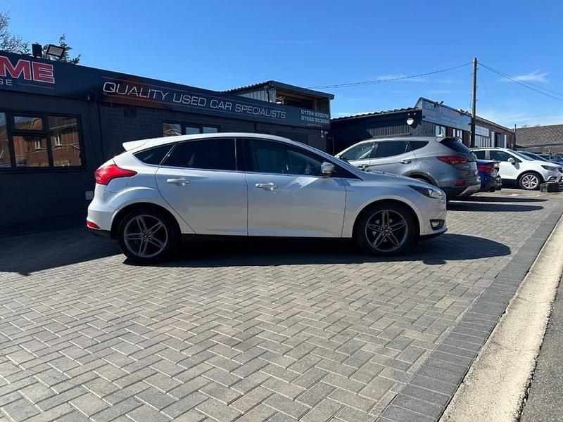 Used Ford Focus Zetec 115 HP (84 kW) 2015 Silver Hatchback