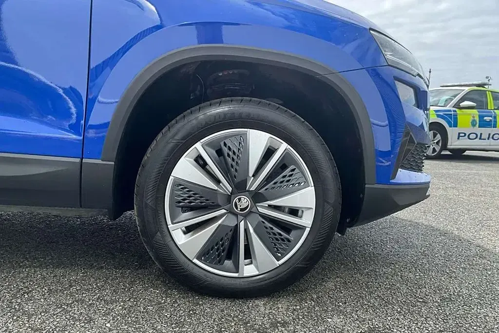 Gebraucht Skoda Karoq SE Drive 147 PS (108 kW) 2023 Blau SUV