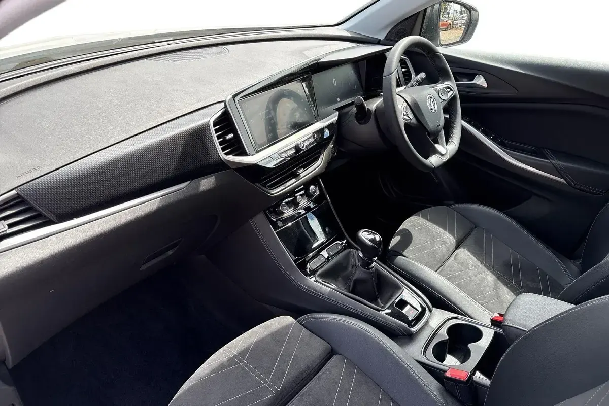 Used Vauxhall Grandland X Ultimate 130 HP (95 kW) 2024 Arctic white SUV