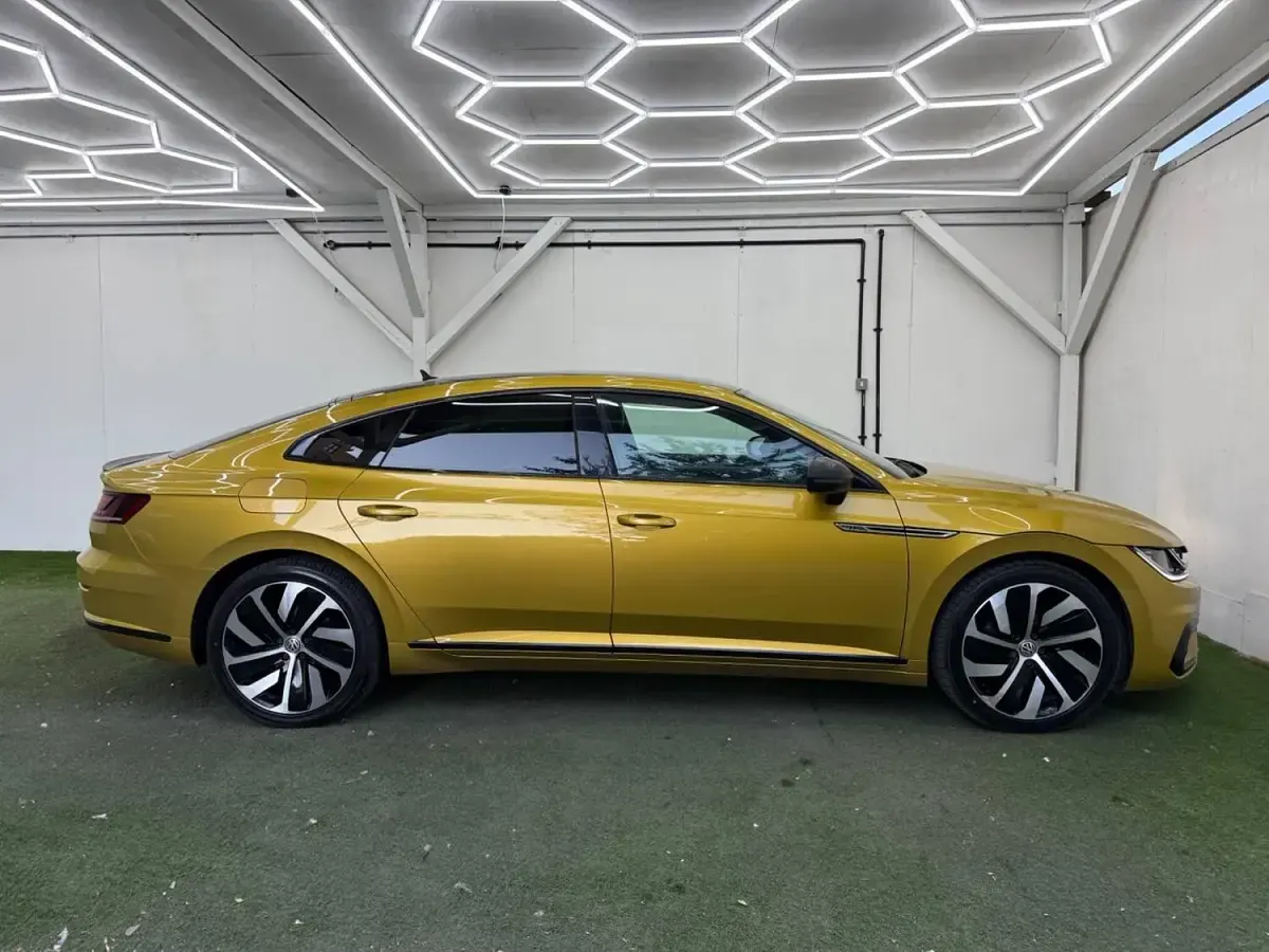 Used VW Arteon R-line 187 HP (137 kW) 2017 Yellow Hatchback