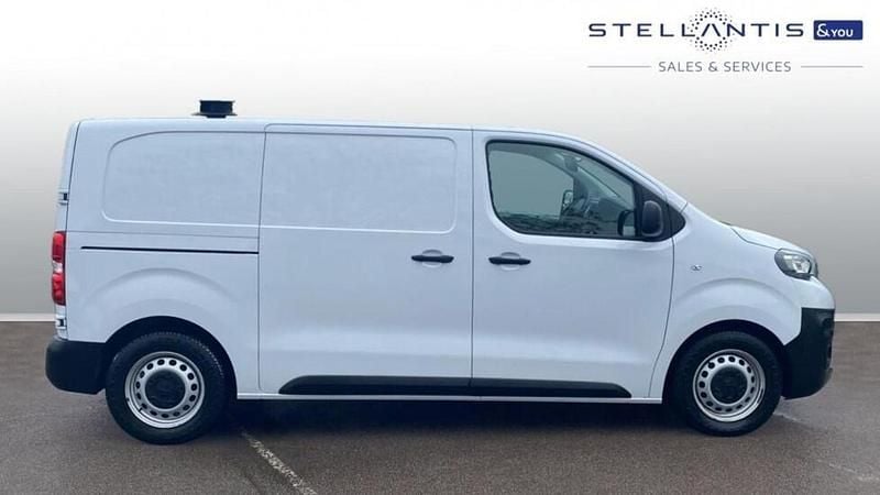 Used Peugeot e-Expert 98 kW (134 HP) 2022 White Van