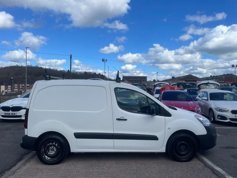 Used Peugeot Partner 97 HP (71 kW) 2016 White MPV