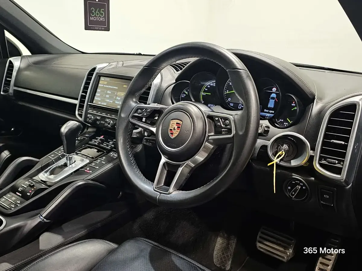 Used Porsche Cayenne 416 HP (305 kW) 2016 Black SUV
