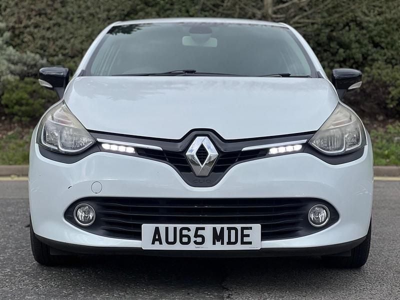 Used Renault Clio IV Dynamique 2015 White Hatchback