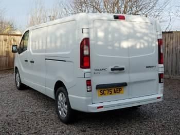 New Renault Trafic 2025 Solid  glacier white MPV